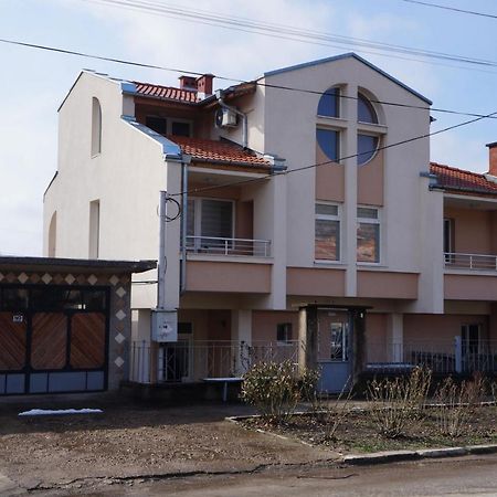 Dessi Apartment Pleven ภายนอก รูปภาพ