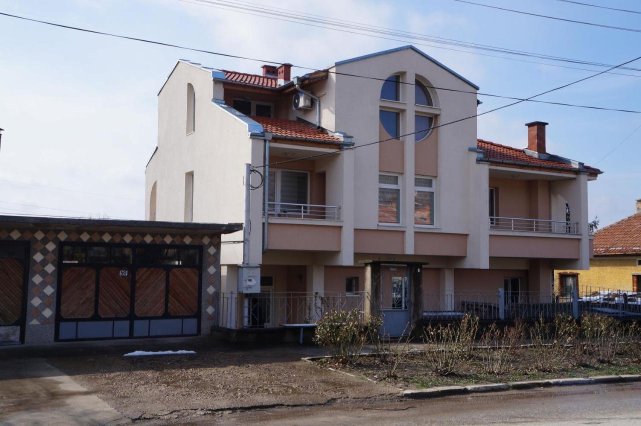 Dessi Apartment Pleven ภายนอก รูปภาพ